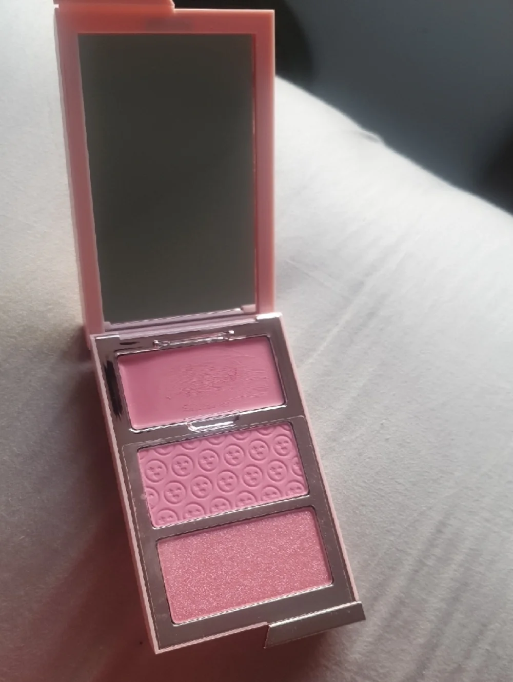 One/Size Cheek Clapper 3D Blush Trio Compact Case